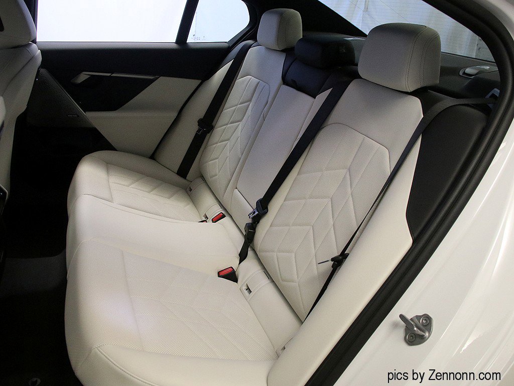 Used 2025 BMW i5 xDrive40 w/ Premium Package image 12