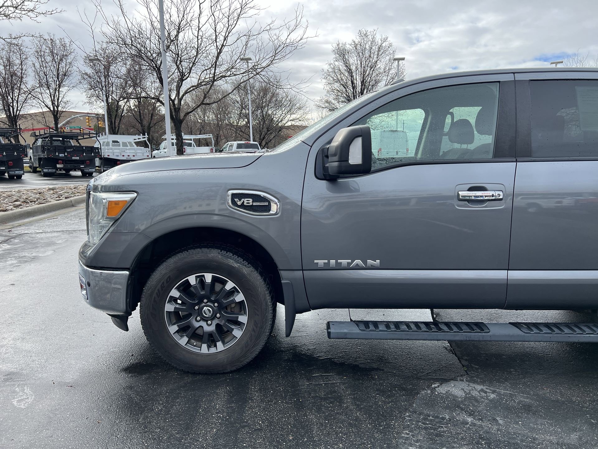 Used 2017 Nissan Titan SV image 10