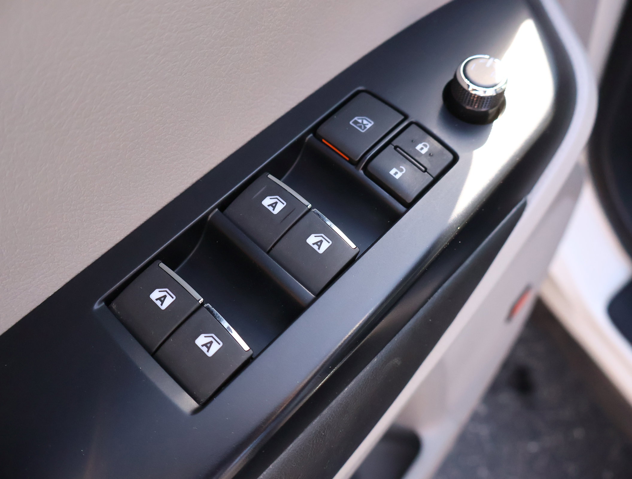 Used 2016 Toyota Highlander Limited w/ Driver Technology Package image 6