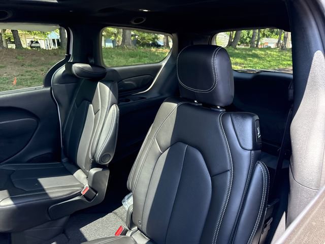 New 2026 Chrysler Pacifica Select FWD image 28