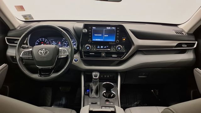 Used 2020 Toyota Highlander XLE image 23