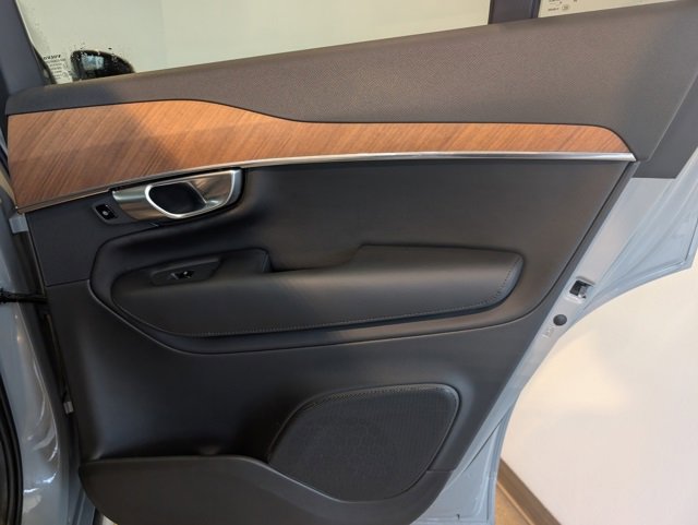 Used 2024 Volvo XC90 B6 Plus w/ Protection Package Premier image 32