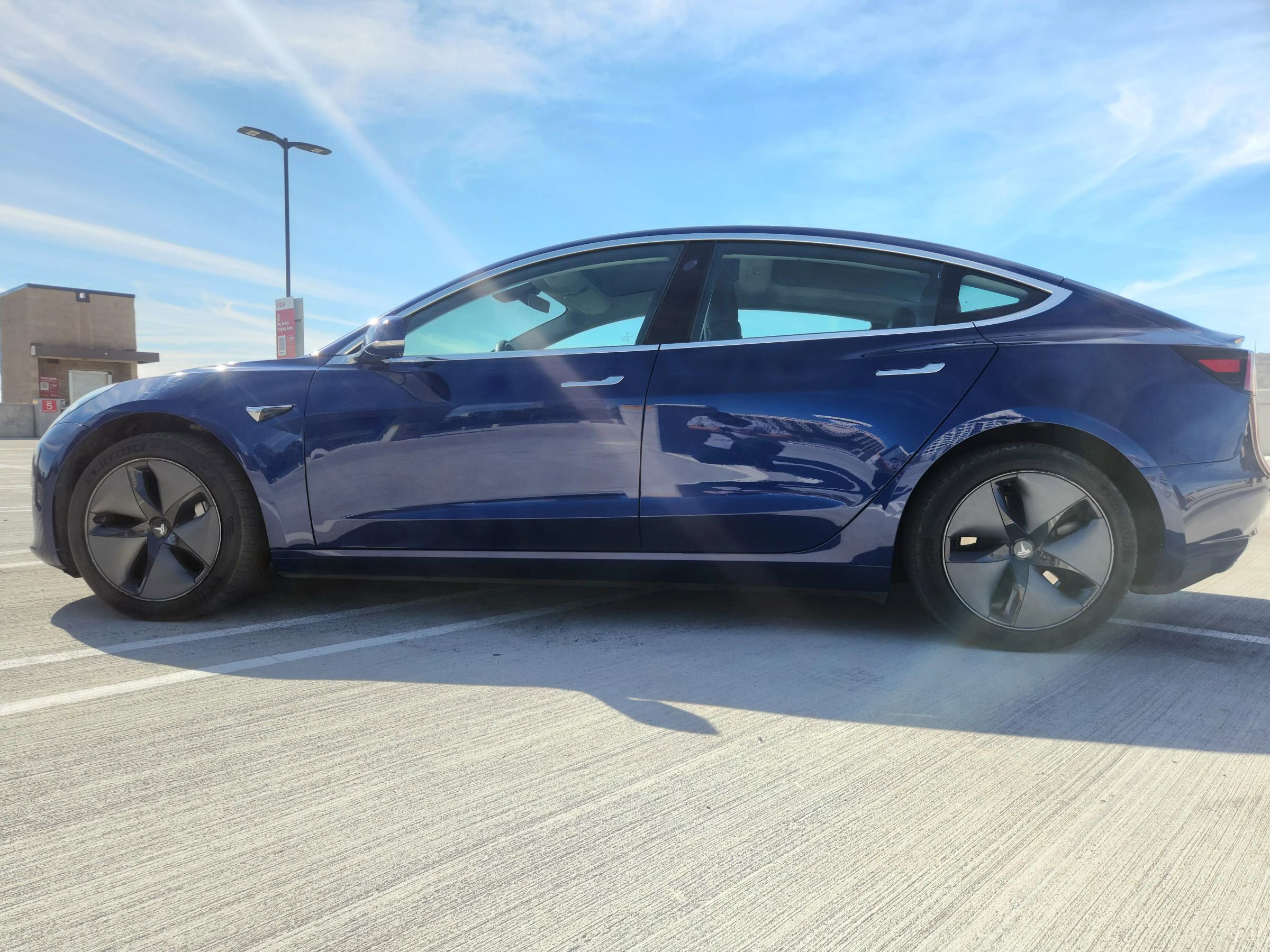 Used 2018 Tesla Model 3 Mid Range image 11