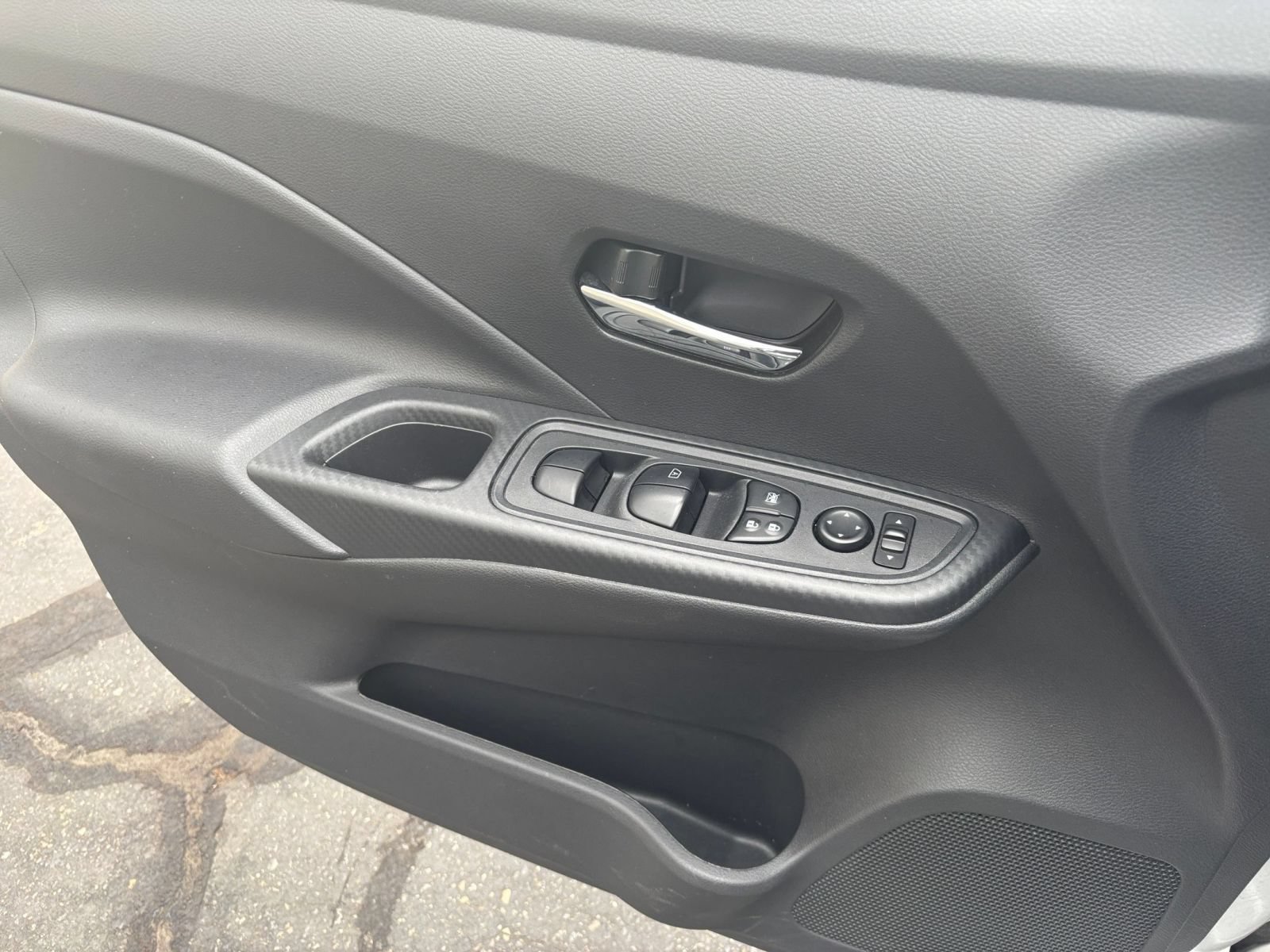 Used 2025 Nissan Versa SV FWD image 18