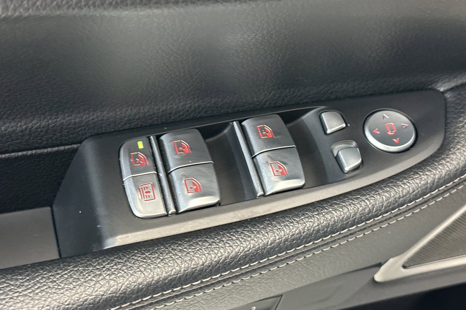 Used 2022 BMW 740i w/ M Sport Package RWD image 13