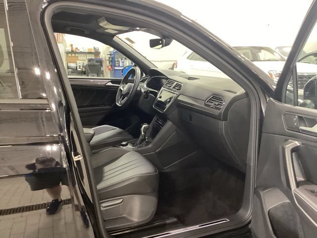 Certified 2023 Volkswagen Tiguan SE R-Line AWD/4WD image 12