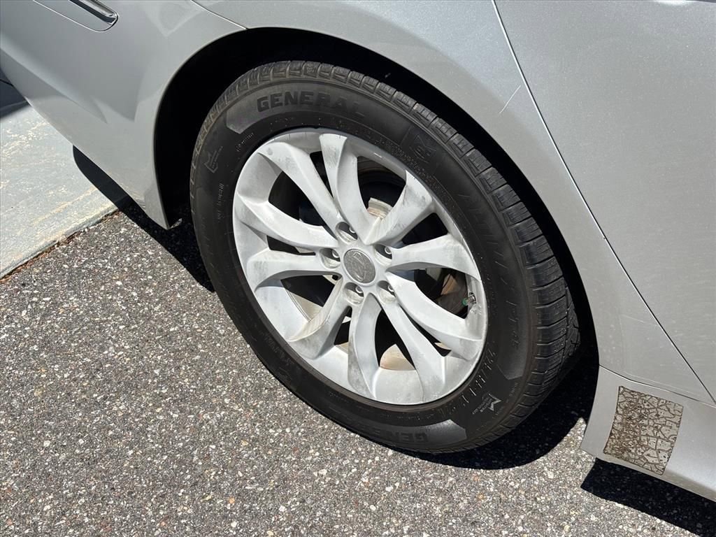 Used 2013 Hyundai Genesis 3.8 image 27