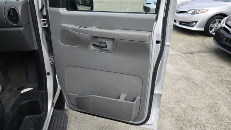 Used 2006 Ford E-150 and Econoline 150 RWD image 18