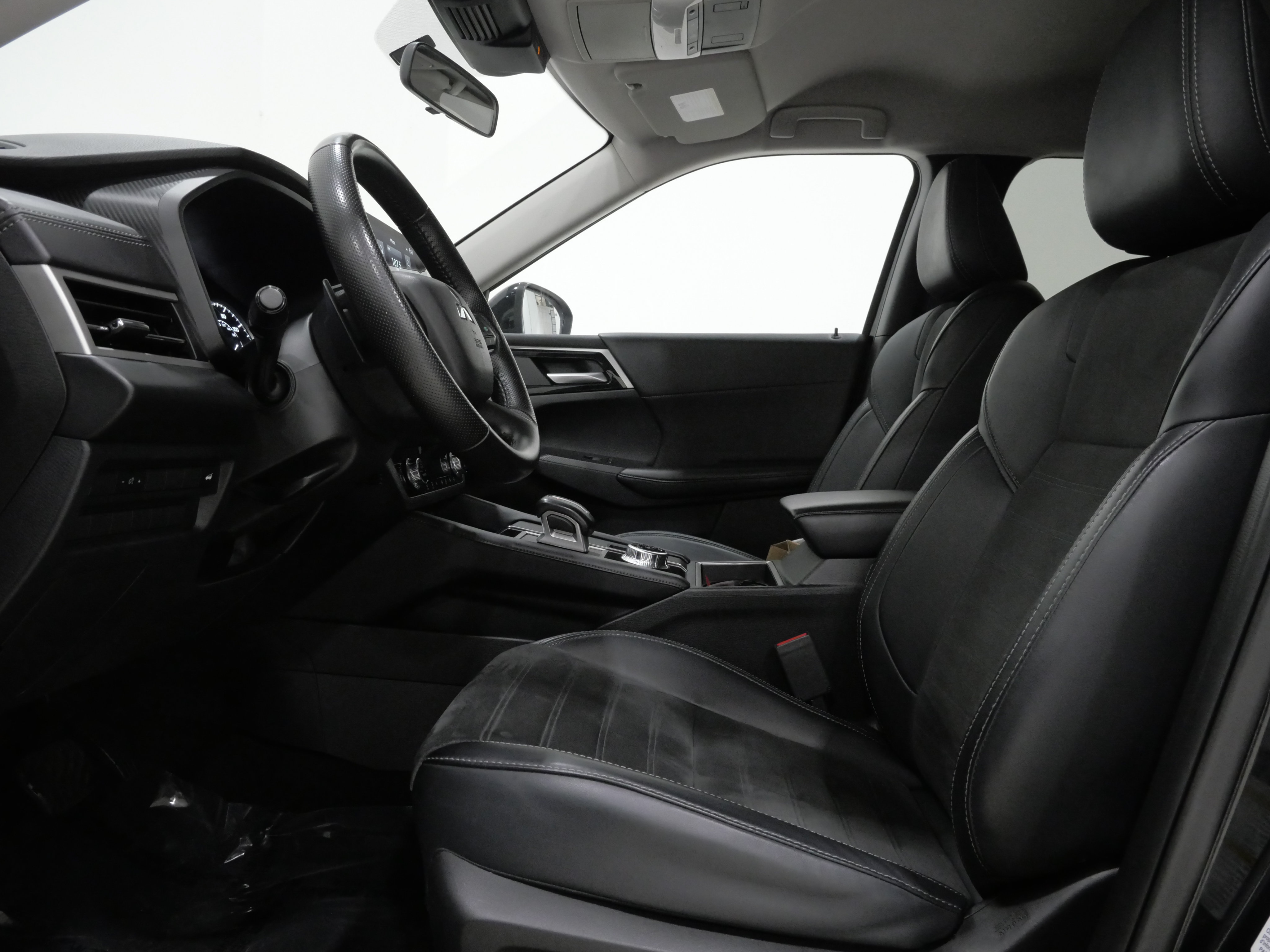 Used 2024 Mitsubishi Outlander SE AWD/4WD image 12