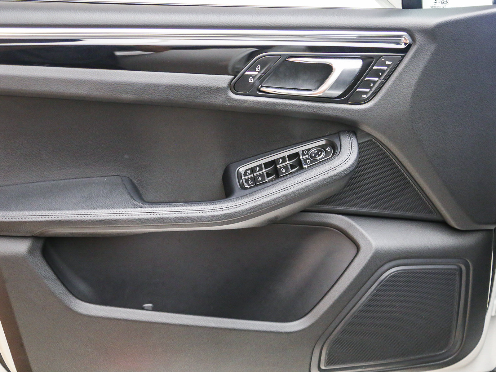 Certified 2026 Porsche Macan AWD/4WD image 27