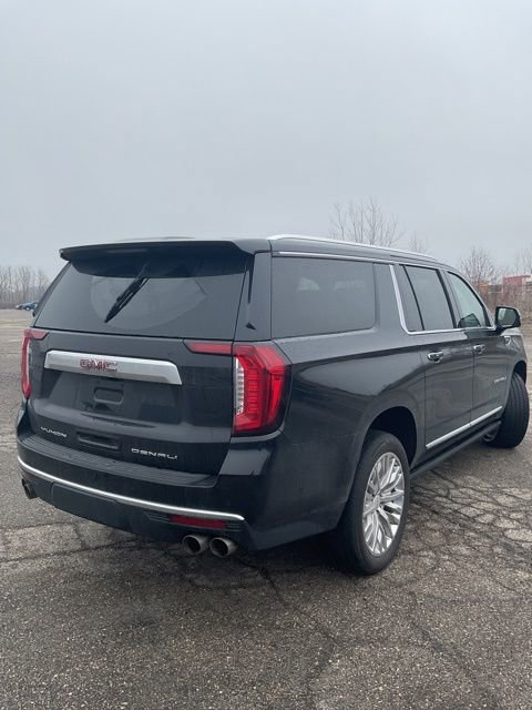 Used 2023 GMC Yukon XL Denali w/ Advanced Technology Package image 2