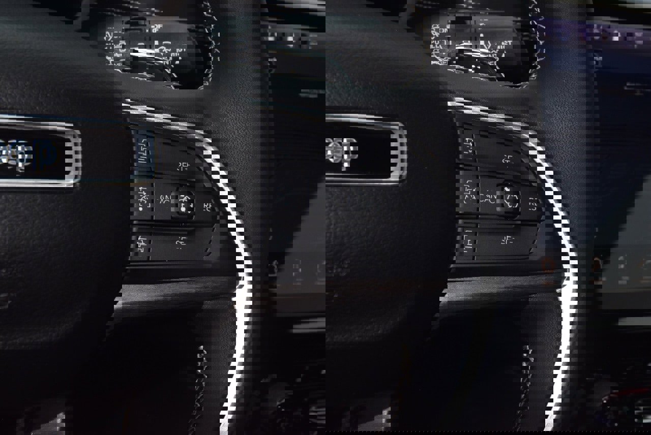 Used 2023 Jeep Grand Cherokee Limited w/ Luxury Tech Group II image 24