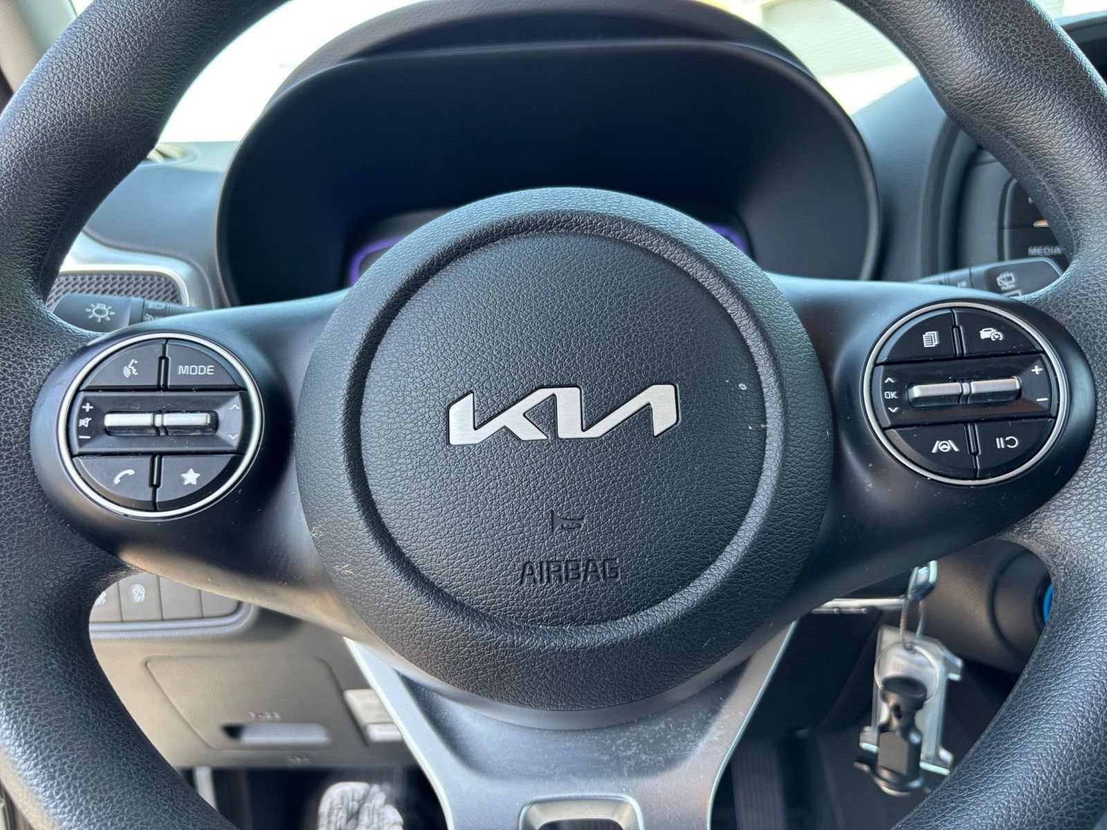 Used 2025 Kia Soul LX w/ LX Technology Package FWD image 25