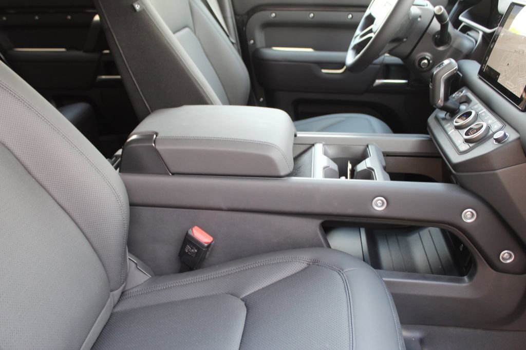 Used 2025 Land Rover Defender 110 S AWD/4WD image 3