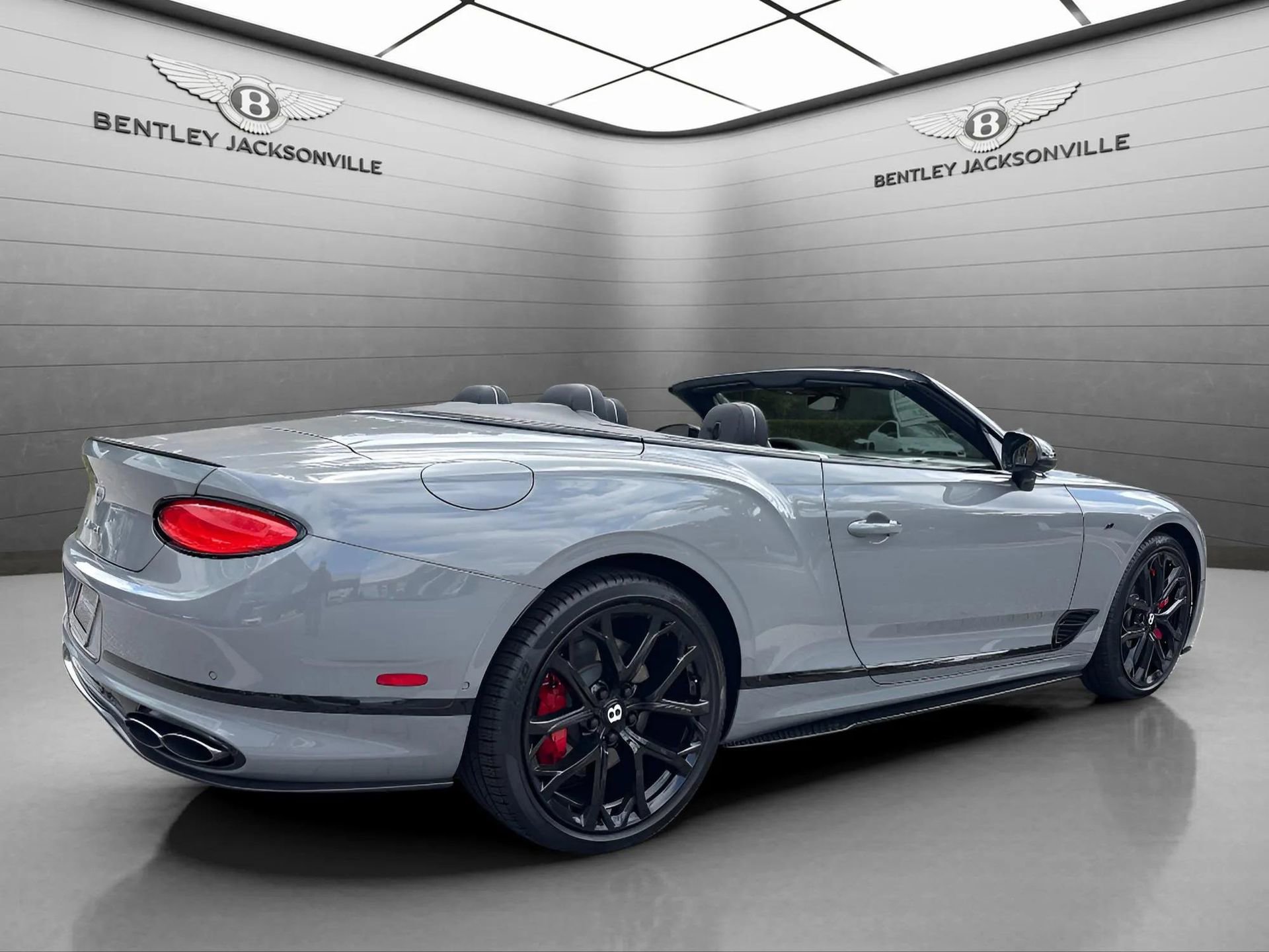 Used 2024 Bentley Continental GT image 24