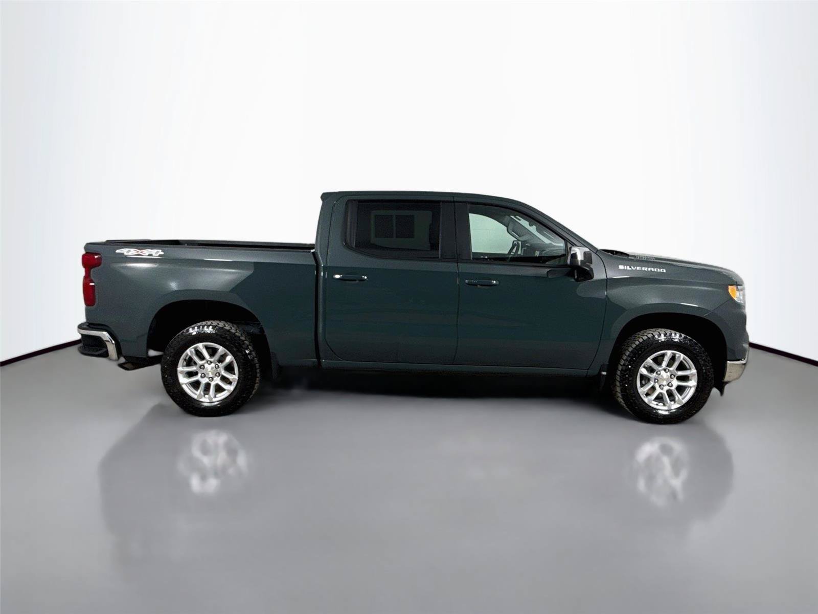 Used 2025 Chevrolet Silverado 1500 LT AWD/4WD image 10