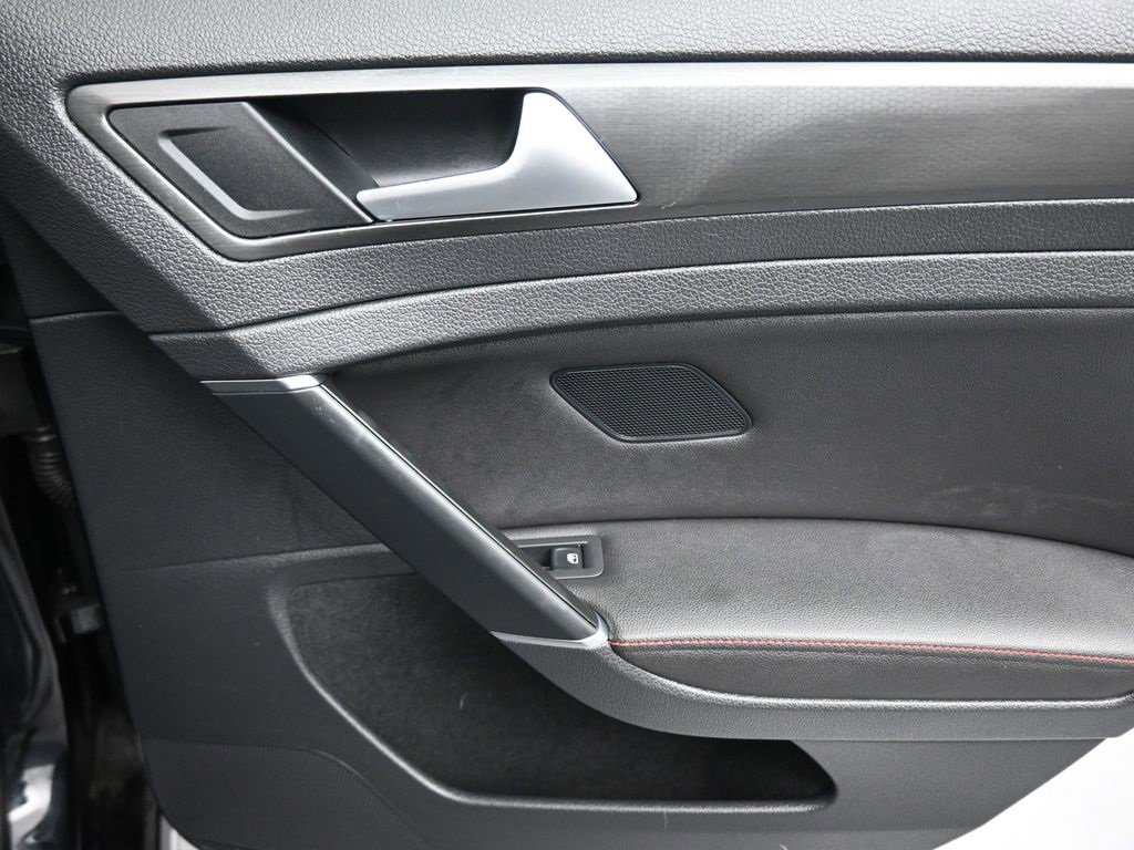 Used 2021 Volkswagen GTI Autobahn image 38