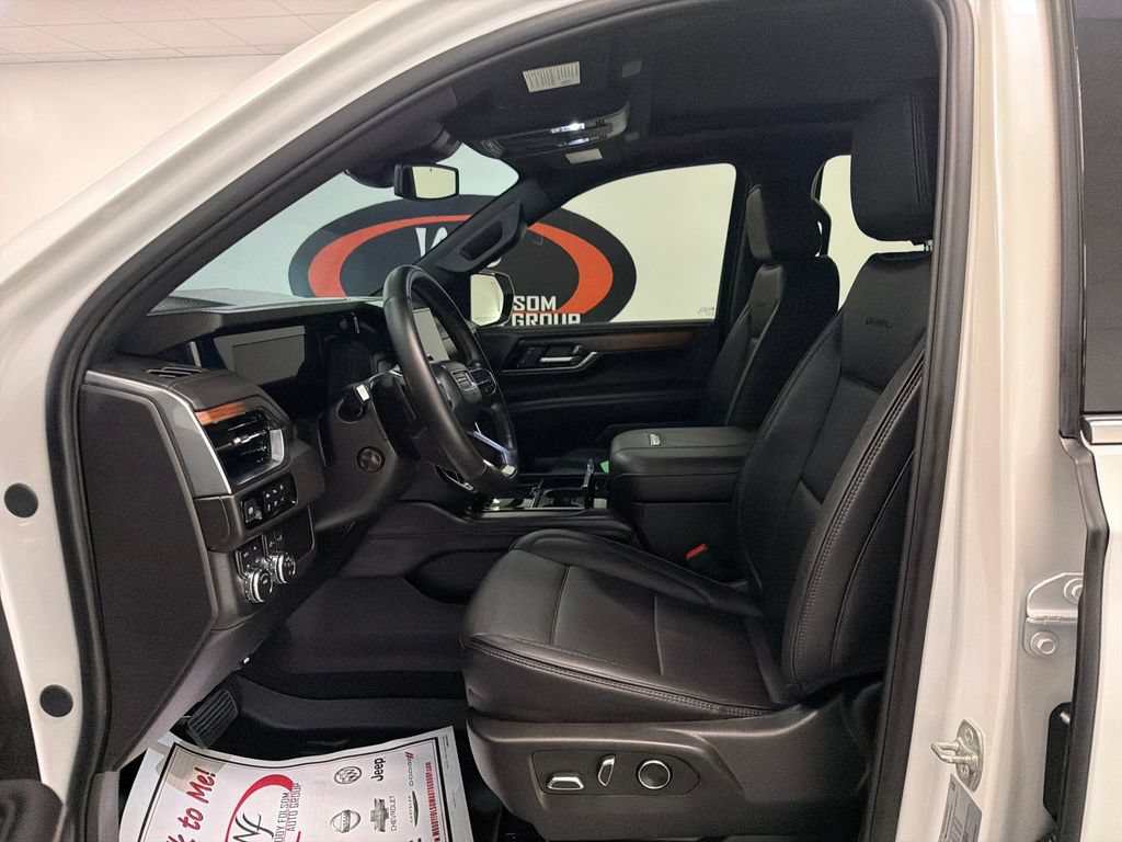 Used 2025 GMC Yukon Denali w/ Sun & Power Step Package AWD/4WD image 11