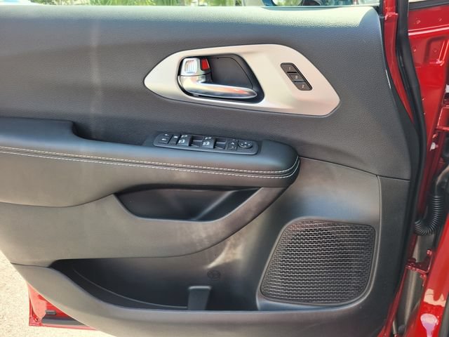 New 2026 Chrysler Pacifica Limited FWD image 23