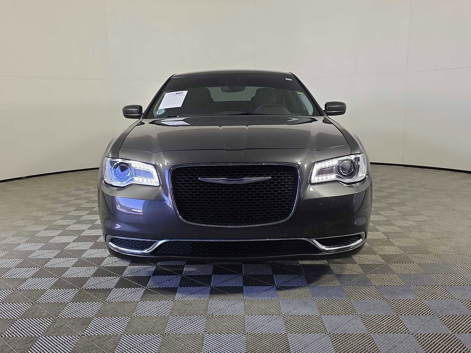 Used 2023 Chrysler 300 Touring image 3