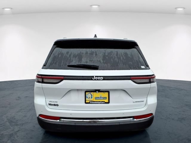 New 2026 Jeep Grand Cherokee Laredo w/ Trailer Tow Package AWD/4WD image 8