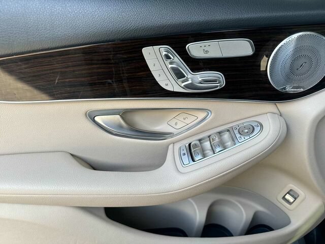 Used 2019 Mercedes-Benz GLC 300 4MATIC image 11