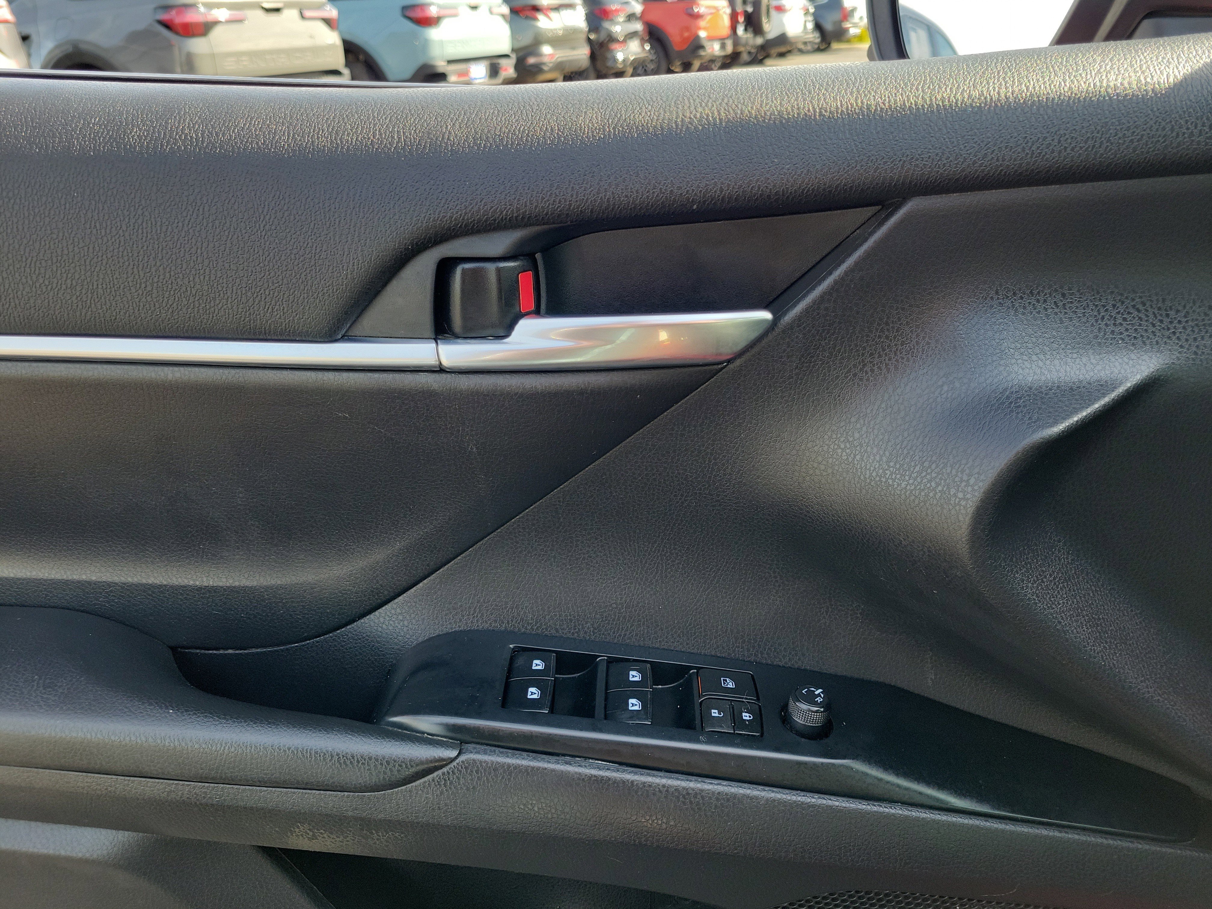 Used 2020 Toyota Camry SE FWD image 17
