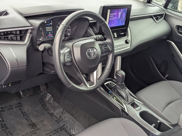 Used 2025 Toyota Corolla Cross LE image 17