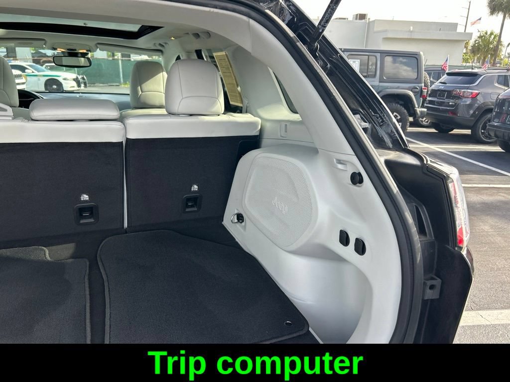 Certified 2021 Jeep Cherokee Latitude Lux w/ Sun & Sound Group FWD image 32