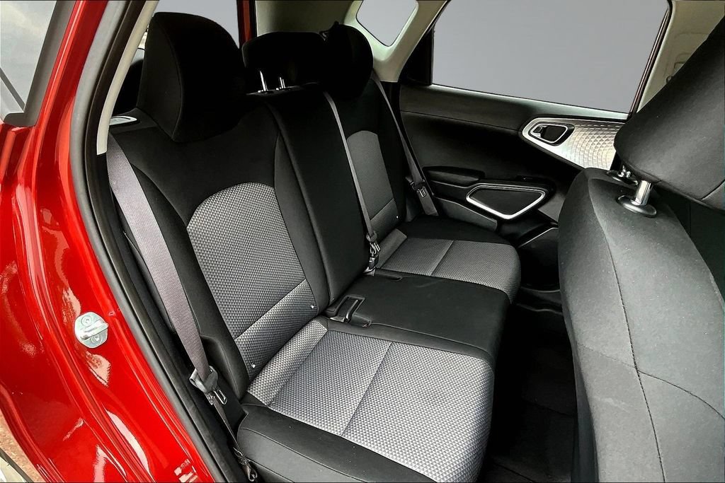 Used 2025 Kia Soul LX w/ LX Technology Package FWD image 25
