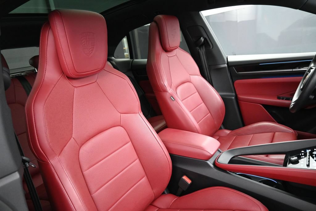 Certified 2025 Porsche Macan Electric RWD image 28