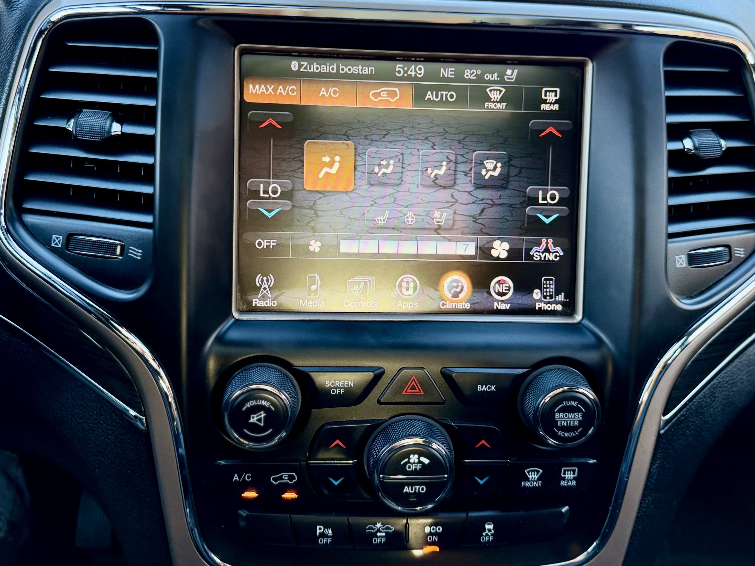 Used 2015 Jeep Grand Cherokee Overland w/ Advanced Technology Group AWD/4WD image 38