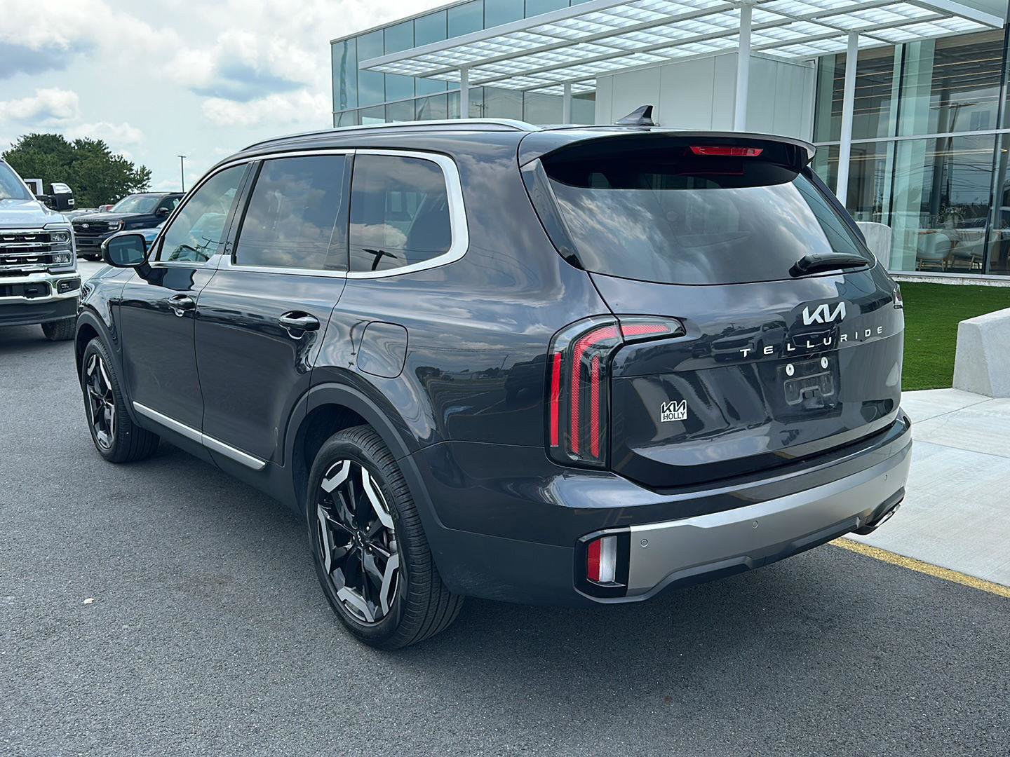 Used 2025 Kia Telluride EX FWD image 7