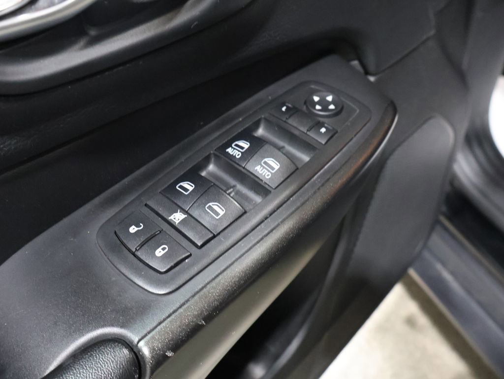 Used 2019 Jeep Cherokee Trailhawk w/ Cold Weather Group image 14