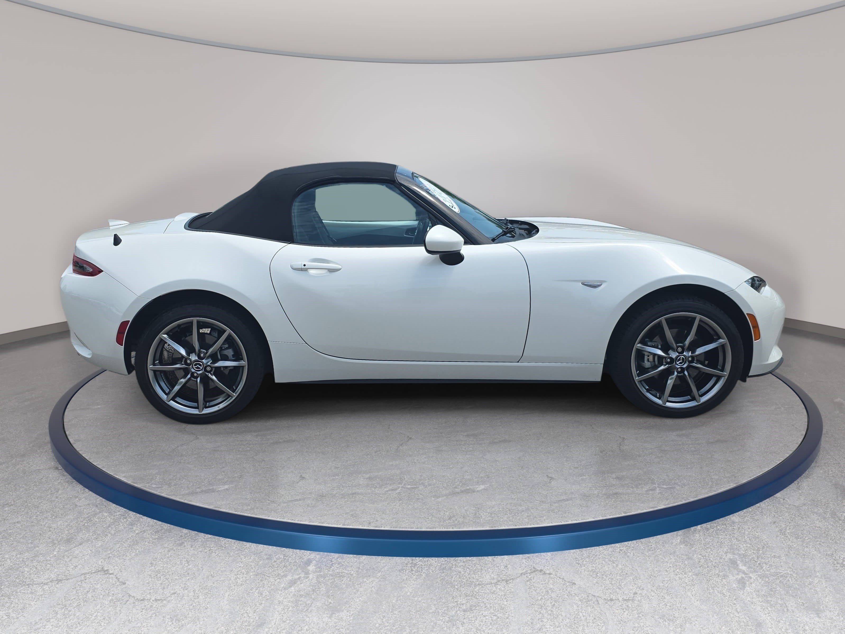 Used 2023 MAZDA MX-5 Miata Grand Touring RWD image 4