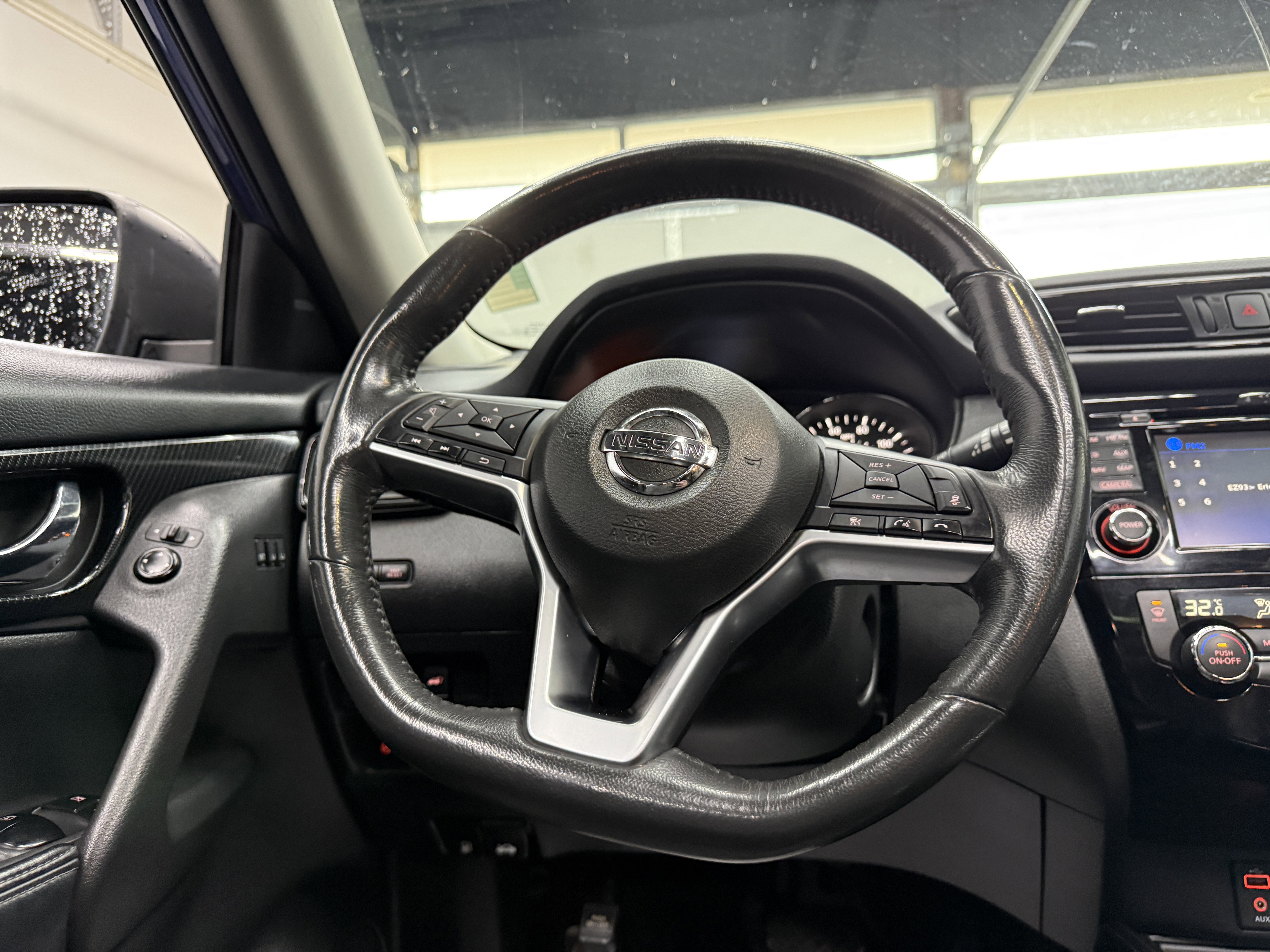 Used 2017 Nissan Rogue AWD image 14