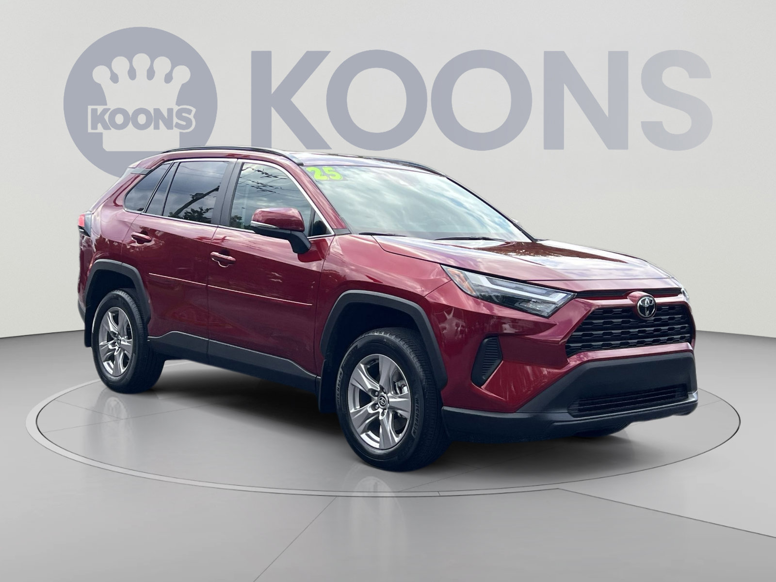 Used 2025 Toyota RAV4 XLE AWD/4WD image 2