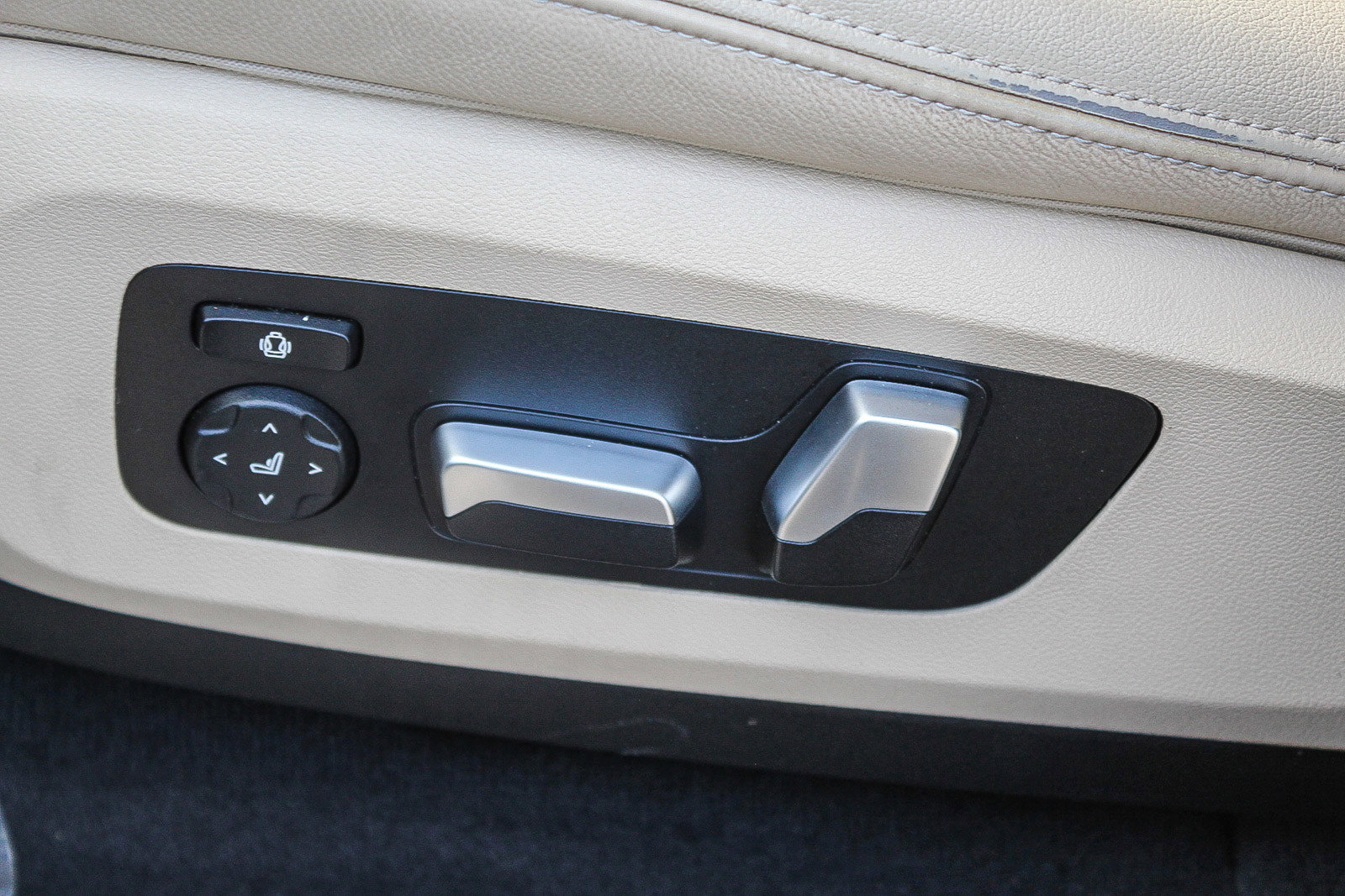 Used 2021 BMW X5 xDrive45e w/ Parking Assistance Package image 21