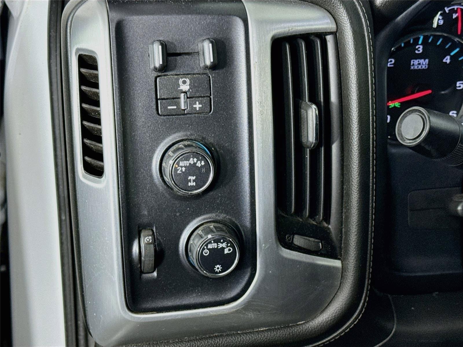 Certified 2018 GMC Sierra 1500 SLE w/ Suspension Package, Off-Road AWD/4WD image 10
