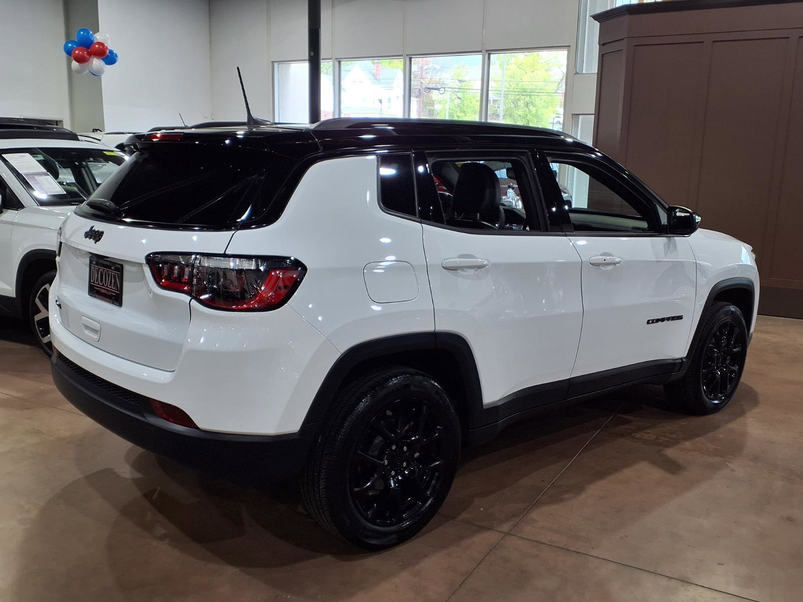 Used 2023 Jeep Compass Latitude w/ Convenience Group AWD/4WD image 6