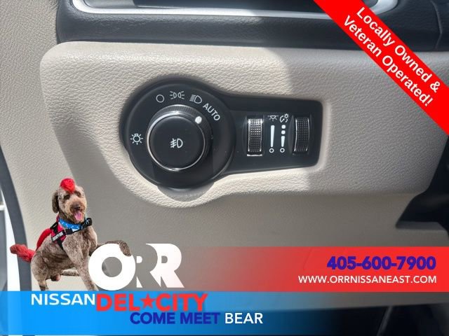 Used 2023 Chrysler Pacifica Touring-L image 23