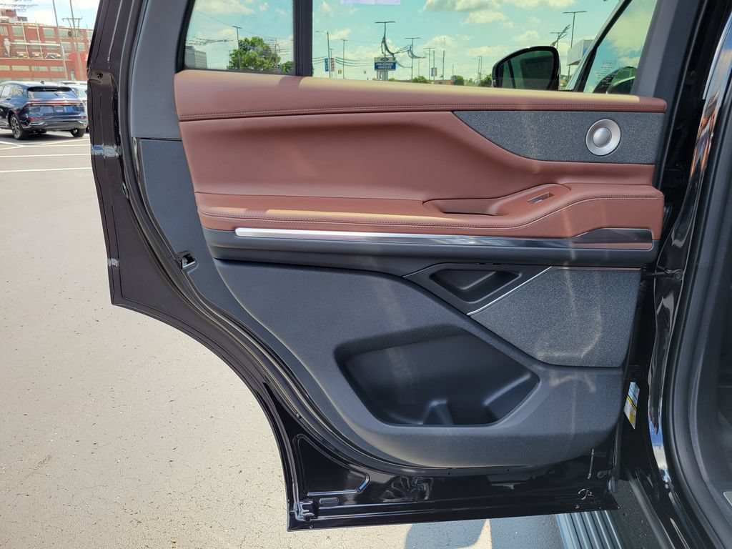 New 2026 Lincoln Navigator Reserve AWD/4WD image 24