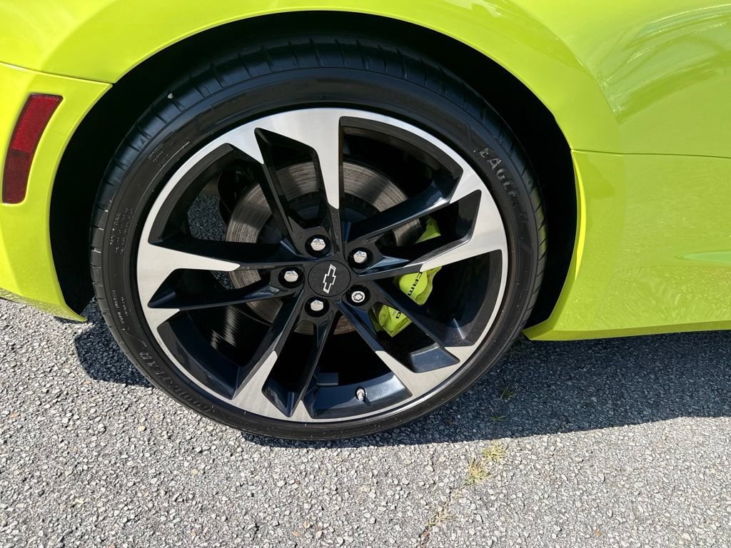 Used 2020 Chevrolet Camaro SS RWD image 30