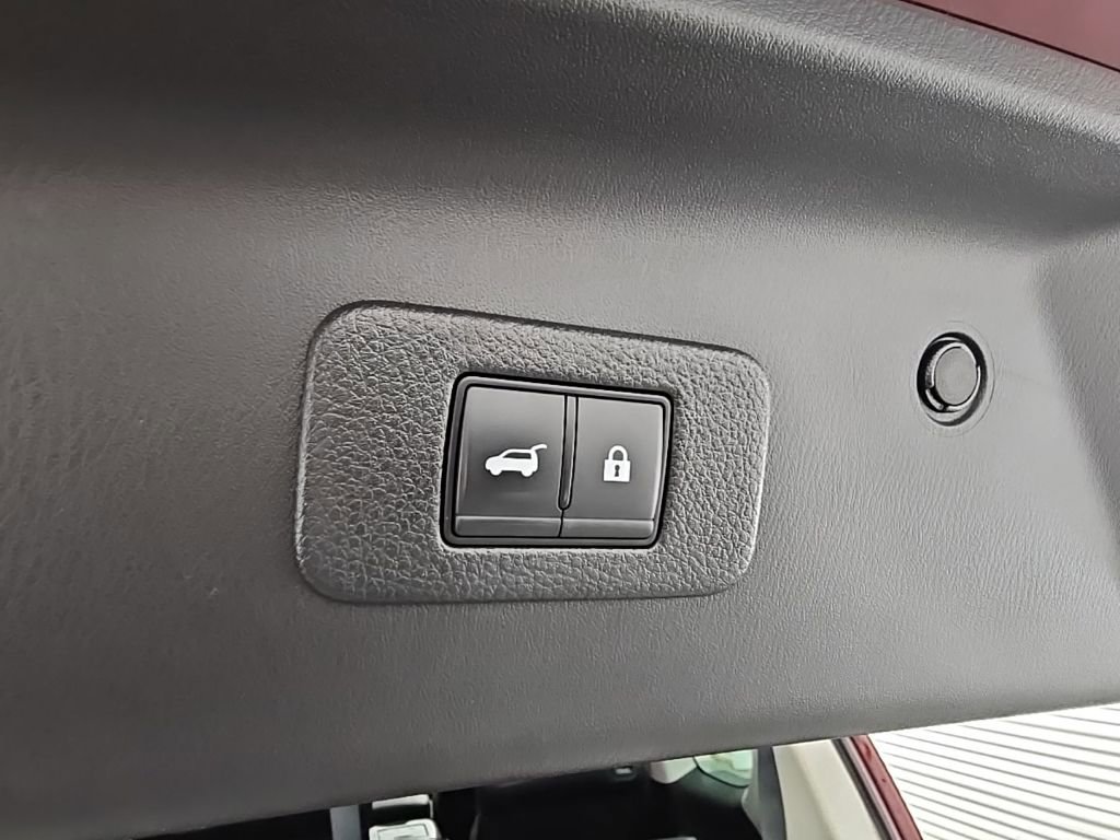 Used 2023 Nissan Armada Platinum w/ Captain's Chairs Package image 41