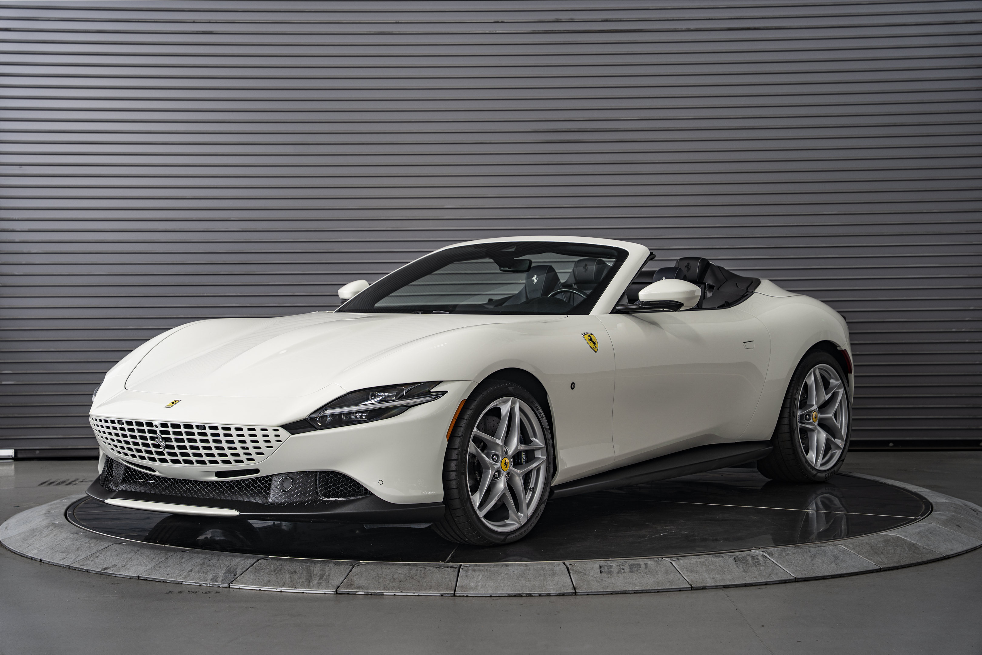 Used 2026 Ferrari Roma Spider RWD image 1