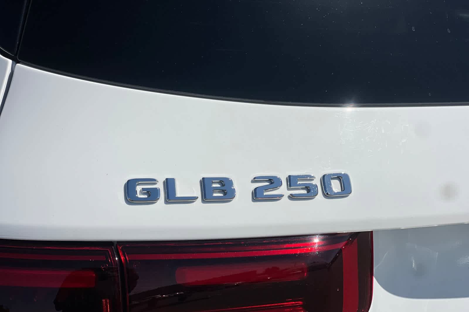 Used 2025 Mercedes-Benz GLB 250 image 32