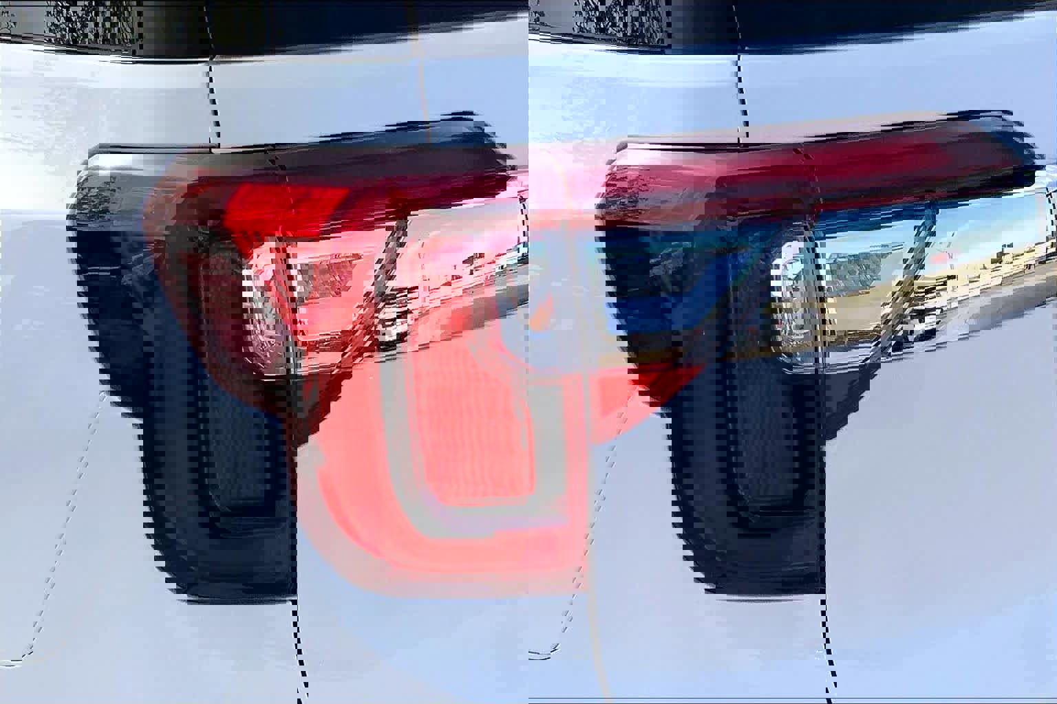 Used 2023 GMC Acadia SLE w/ Driver Convenience Package image 28