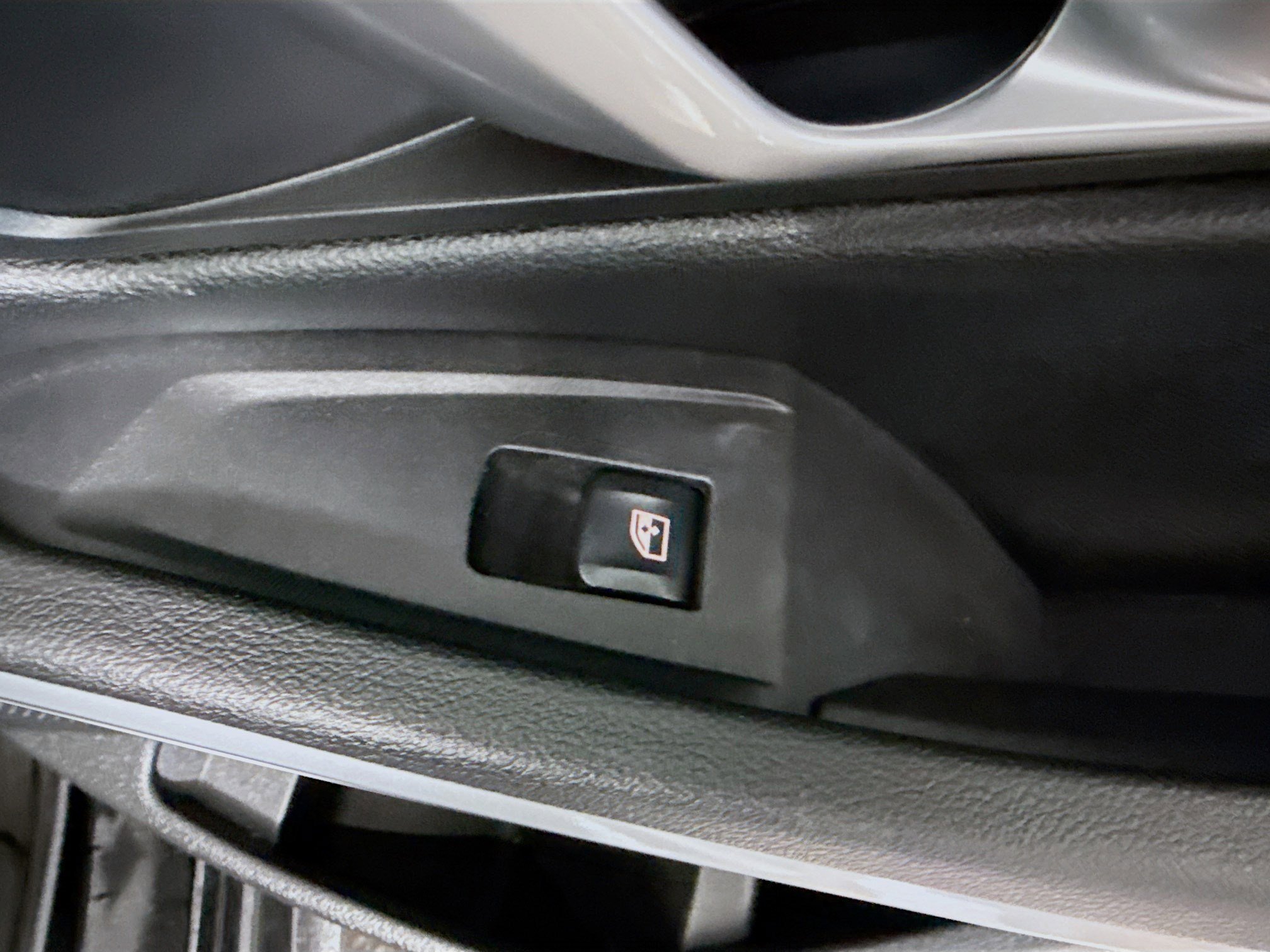 Used 2024 BMW 330e image 31