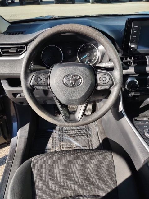 Used 2019 Toyota RAV4 LE image 11