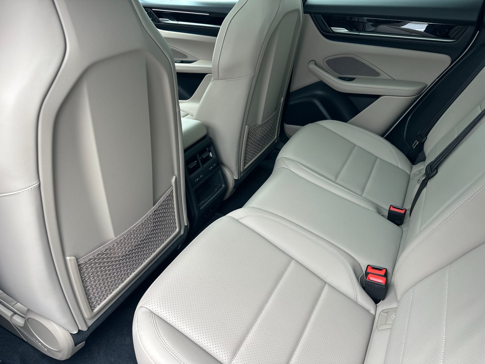 New 2026 Porsche Macan 4 Electric AWD/4WD image 14
